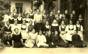 ES_p_1939.05.28 Mama la scoala catolica MARE